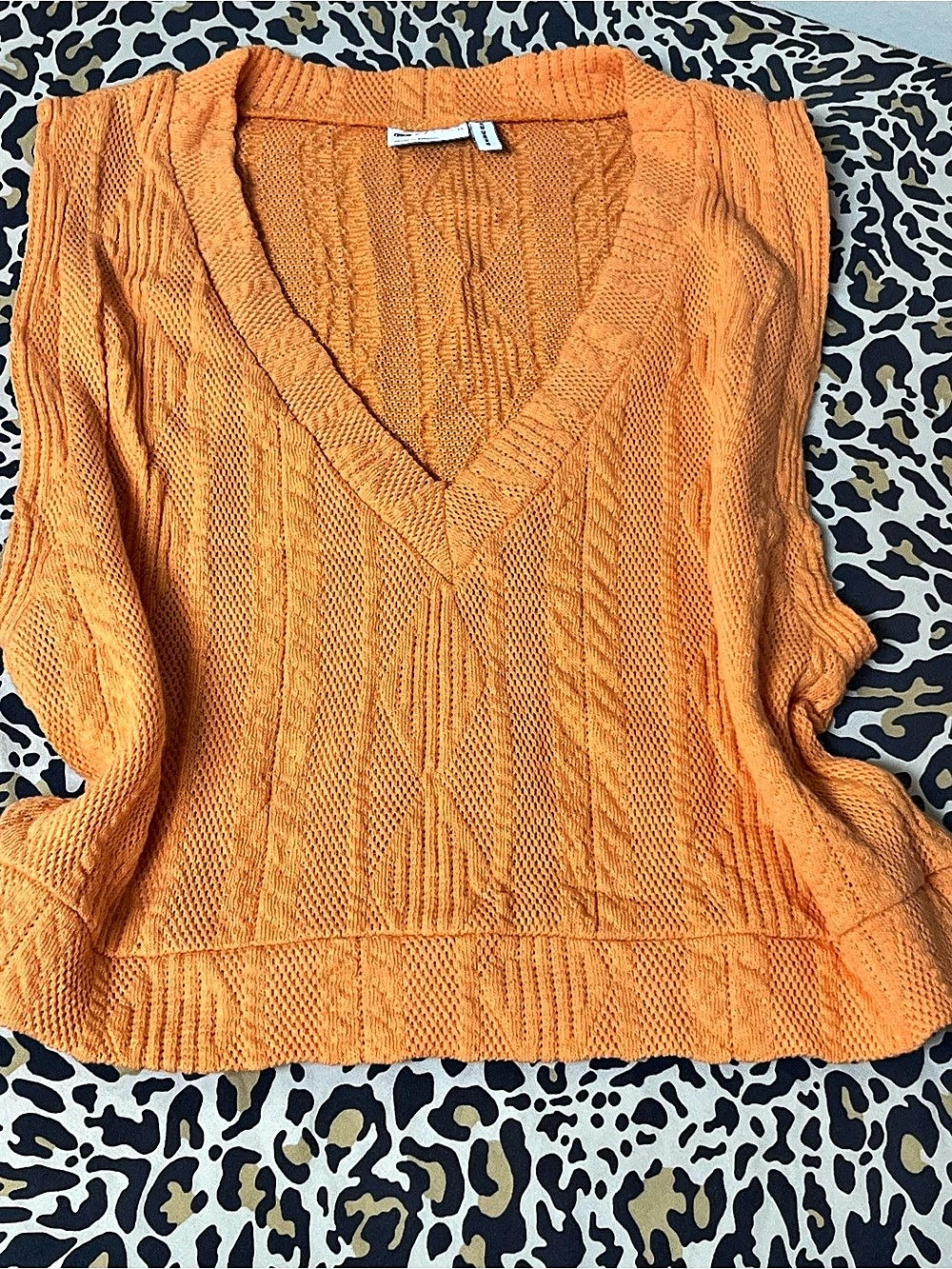 Free People Cable Knit V-Neck Sweater in Orange Size Medium Like New